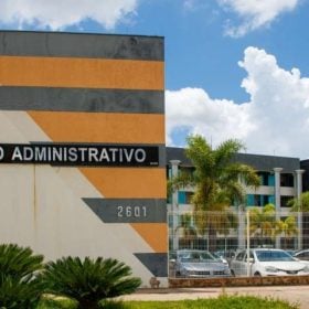 Servidores municipais de Divinópolis devem apresentar plano de compensação das faltas da greve.