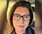 Gleide Andrade, secretária de Finanças do PT, durante manifestação sobre a reforma da previdência de Divinópolis