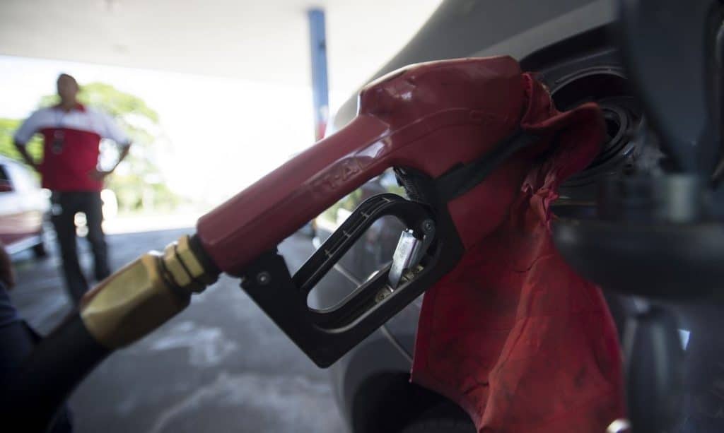 Governo inicia fim de subs&iacute;dios dos combust&iacute;veis ap&oacute;s queda no pre&ccedil;o do petr&oacute;leo