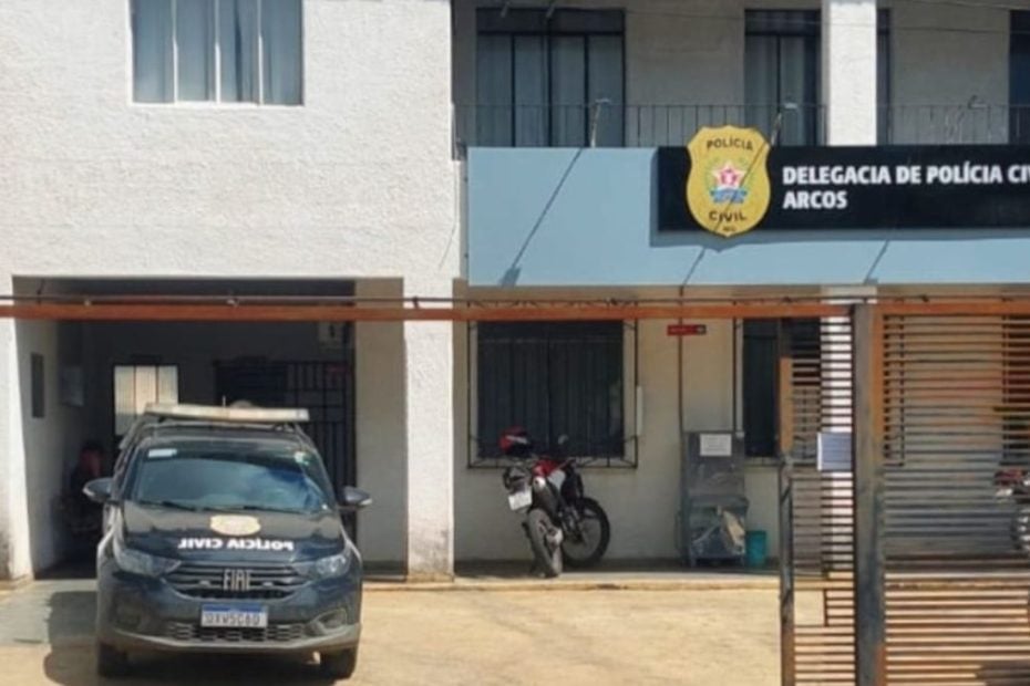 Homem mata a ex-companheira após separação em Arcos