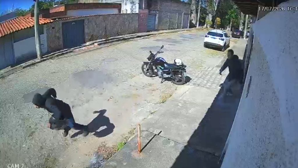 Ladrão tenta furtar moto, é perseguido por dono e acaba preso em Divinópolis