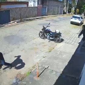 Ladrão tenta furtar moto, é perseguido por dono e acaba preso em Divinópolis