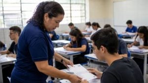 Seleção de fiscais do ENEM é reaberta; pagamento chega a R$ 864 por dia