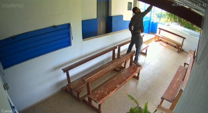 Câmeras flagram série de furtos em igreja na Comunidade 49, em Divinópolis