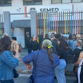 Servidores de Divinópolis fazem ato na Semed contra a reforma da previdência