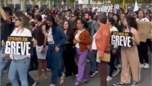 Servidores protestam contra reforma do Diviprev antes de reunião da Câmara