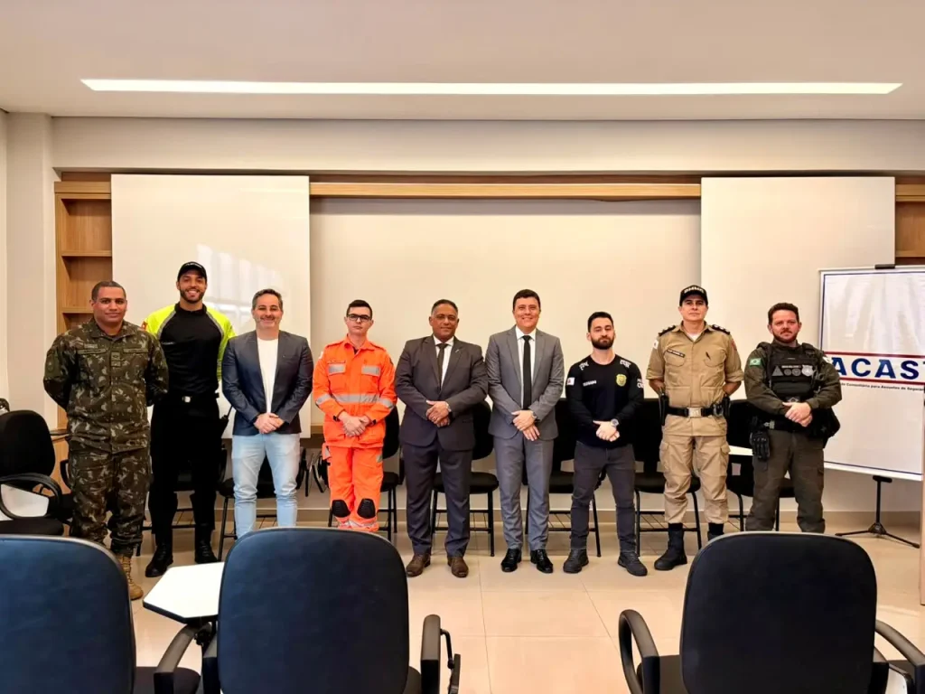 ACASP debate identidade nacional, preven&ccedil;&atilde;o a golpes e homenageia o Tiro de Guerra