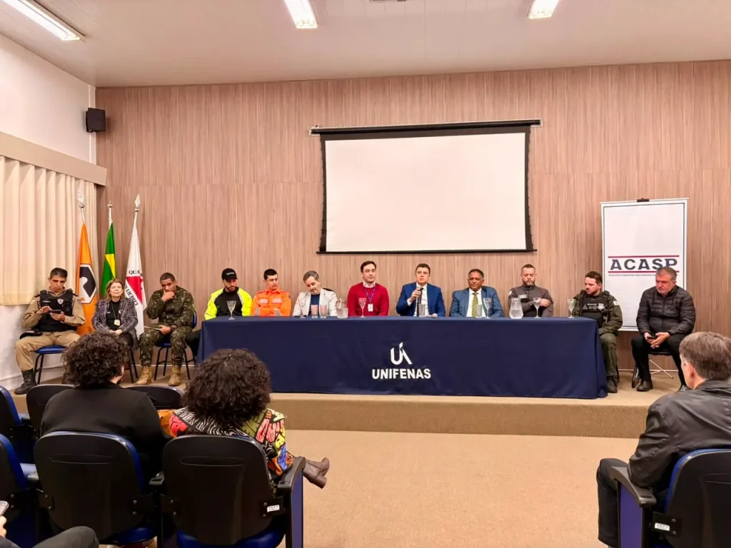 Reuni&atilde;o itinerante da ACASP debate tr&acirc;nsito e seguran&ccedil;a p&uacute;blica na Unifenas em Divin&oacute;polis