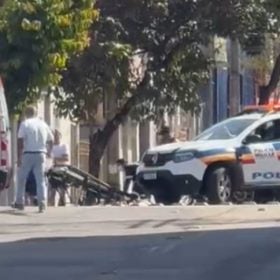 Mulher fica ferida após acidente na av. 21 de Abril, em Divinópolis