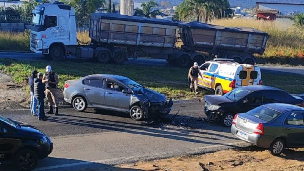 Ap&oacute;s acidente, DNIT d&aacute; prazo para instalar nova sinaliza&ccedil;&atilde;o na BR-494, em Divin&oacute;polis