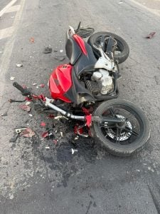 Motociclista sofre ferimentos graves em acidente na MG-050, em Divinópolis