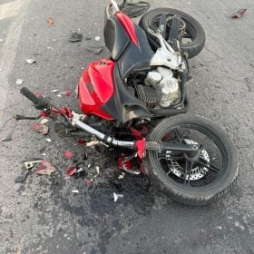 Motociclista sofre ferimentos graves em acidente na MG-050, em Divinópolis