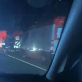 Acidente na BR-494 envolvendo veículos durante a noite