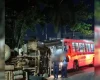 Acidente entre caminhão e ônibus no bairro Santa Edwiges em Itaúna