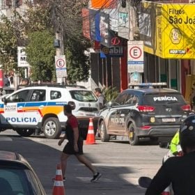 Acidente deixa motociclista ferido na rua Pernambuco, em Divinópolis