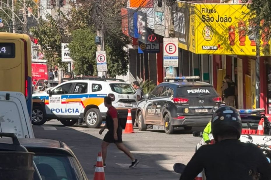 Acidente deixa motociclista ferido na rua Pernambuco, em Divin&oacute;polis