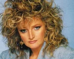 Bonnie Tyler, cantora galesa conhecida por "Total Eclipse of the Heart", que morreu aos 75 anos