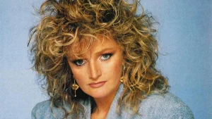 Bonnie Tyler, cantora galesa conhecida por "Total Eclipse of the Heart", que morreu aos 75 anos