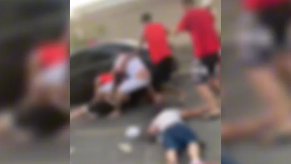 Briga entre homens na pra&ccedil;a do bairro Jadir Marinho, em Ita&uacute;na