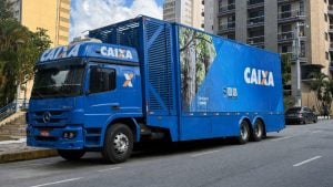 Caminhão da Caixa oferece negociação de dívidas no Centro de Divinópolis