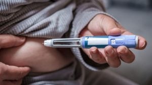 Caneta de aplicação de medicamento emagrecedor à base de semaglutida, símbolo do avanço das canetas emagrecedoras no Brasil