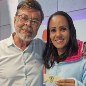 Ganhadora da pergunta premiada, Reisla retirou o seu prêmio no programa Jorge Neto