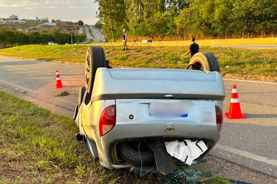 Capotamento na MG-050 em Divinópolis mobiliza Polícia Militar Rodoviária e SAMU