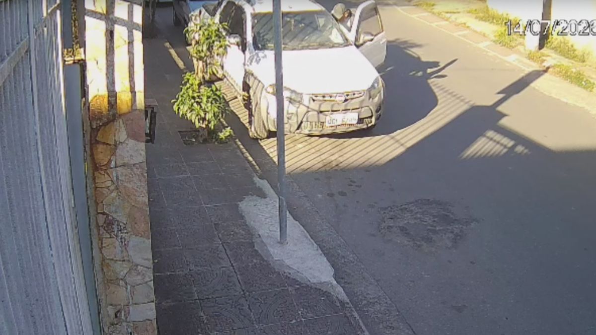 Padre tem carro furtado enquanto celebrava missa em Divinópolis