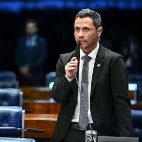 Cleitinho convoca coletiva em Divinópolis sobre candidatura