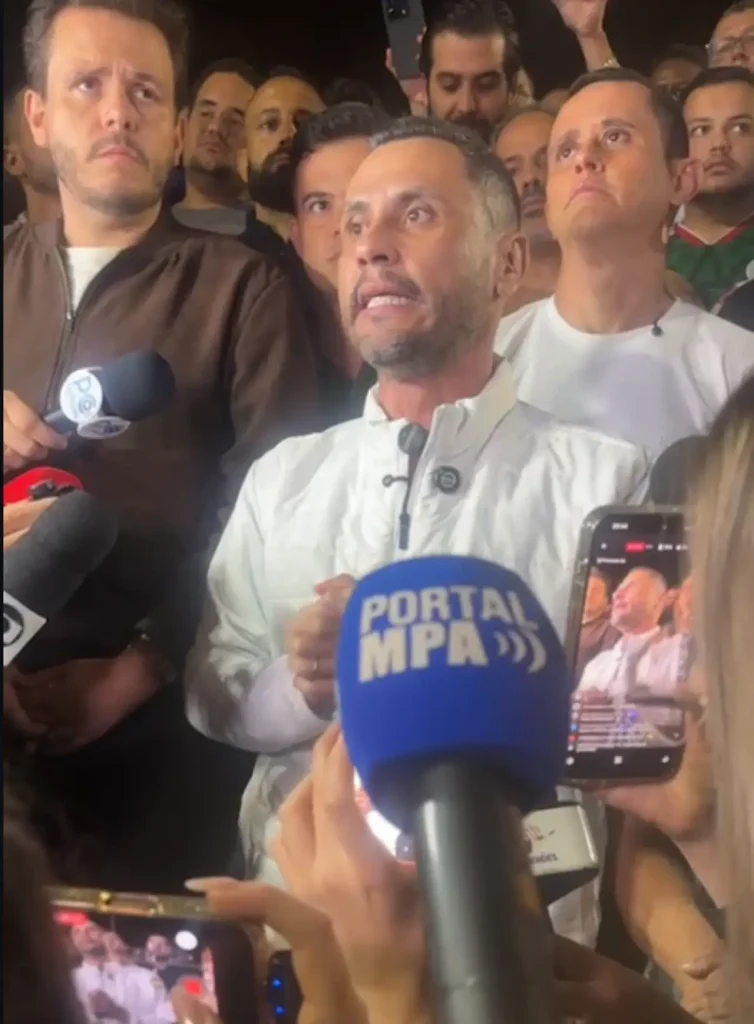 Senador Cleitinho durante coletiva em que confirmou candidatura ao Governo de Minas.