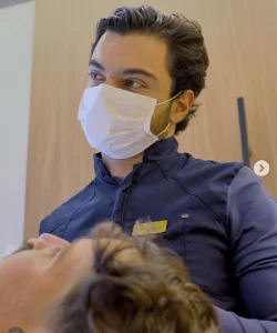 Referência em saúde e estética, Clínica Viver Dents transforma sorrisos com excelência em dentadura fixa em Divinópolis