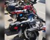 Efeito ‘dominó’: batida entre carros derruba e danifica motos em Divinópolis; veja vídeo
