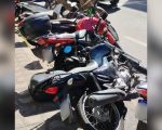 Efeito ‘dominó’: batida entre carros derruba e danifica motos em Divinópolis; veja vídeo
