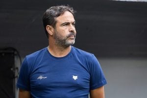 Artur Jorge critica postura de repórter em coletiva após derrota do Cruzeiro