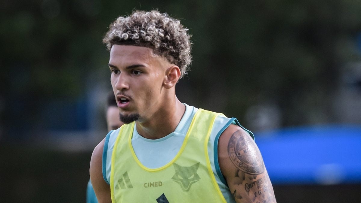 Gui Meira retorna ao Cruzeiro após empréstimo e aguarda definição sobre futuro