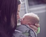 Estudo revela que células maternas podem persistir no cérebro dos filhos por toda a vida