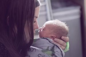 Estudo revela que c&eacute;lulas maternas podem persistir no c&eacute;rebro dos filhos por toda a vida