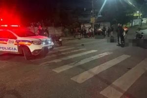 Acidente entre motocicletas deixa três homens feridos no bairro Lindéia, em Belo Horizonte