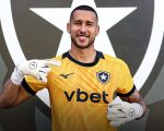 Botafogo oficializa a contratação do goleiro Gabriel Batista, ex-Flamengo
