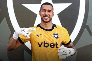 Botafogo oficializa a contratação do goleiro Gabriel Batista, ex-Flamengo