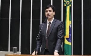 Republicanos de Minas Gerais avalia coalizão com União Brasil-PP e possibilidade de apoio do Podemos até agosto
