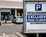 Justiça determina remoção de sinalização que restringia estacionamento na calçada de Pará de Minas