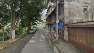 Mulher sobrevive após ser lançada do terceiro andar de prédio em Belo Horizonte; suspeito é detido