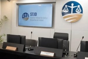 STJD marca julgamento de Victor Gabriel por lance que fraturou a tíbia de Gabriel Pec