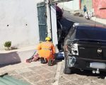 Homem esquece freio de mão e é arrastado pelo próprio carro em BH