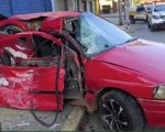 Viatura da Polícia Militar capota após colisão com veículo particular na Avenida Amazonas, em Belo Horizonte