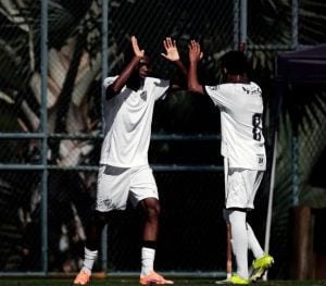 Atlético sub-15 vence clássico contra o América e cola na liderança do Mineiro