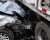 Motorista fica ferido após colisão entre carro e caminhão em frente a motel na avenida Tereza Cristina, em Belo Horizonte