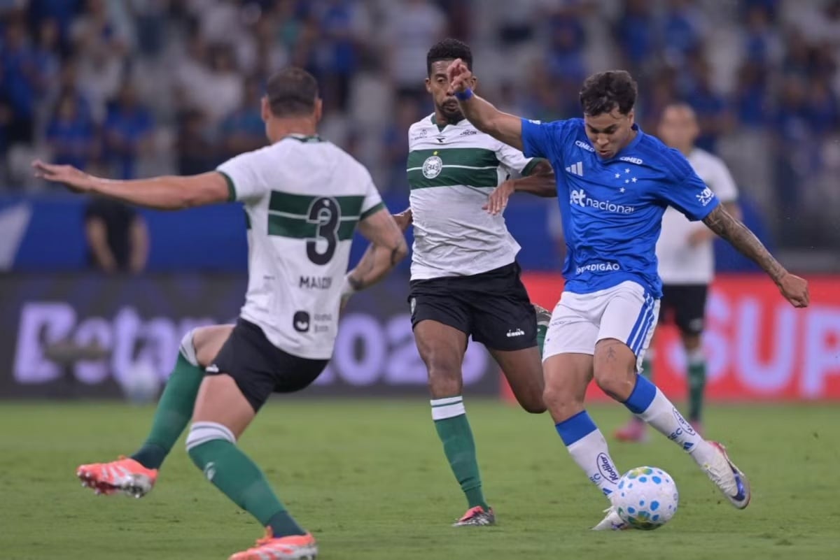 Cruzeiro busca recuperação no Campeonato Brasileiro contra o Coritiba após retorno de titulares