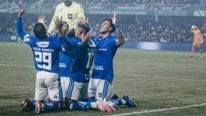 Cruzeiro sobe para a sétima colocação após vitória sobre o Coritiba no Brasileirão
